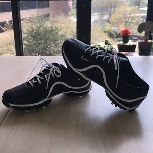Nike Women’s 7.5 Golf Shoe LIKE NEW